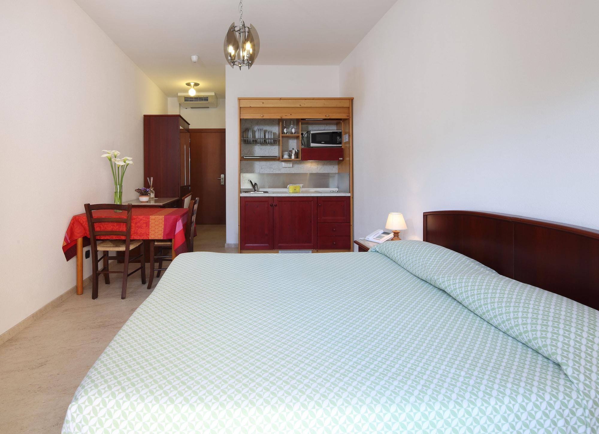 Residence Hotel Kriss Deiva Marina Exterior foto