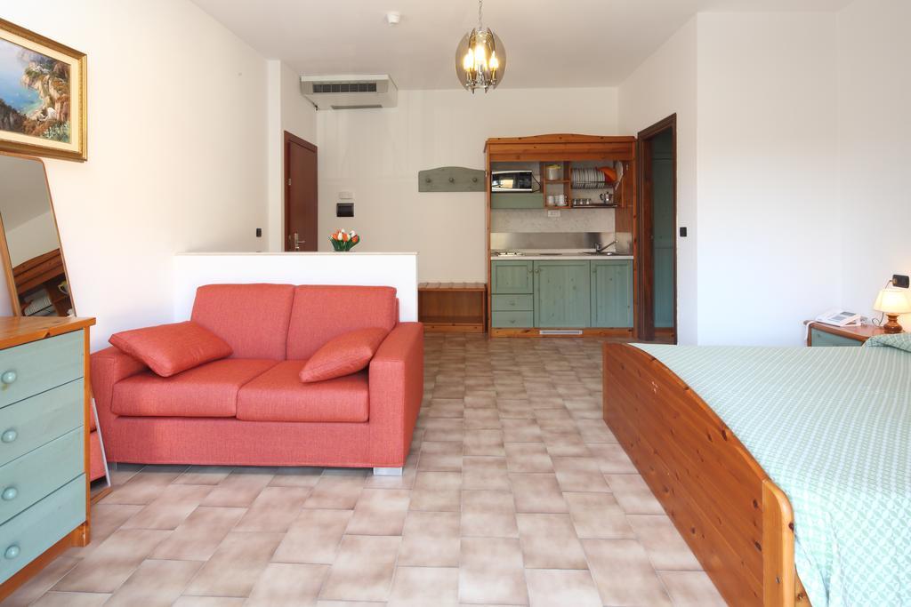 Residence Hotel Kriss Deiva Marina Exterior foto