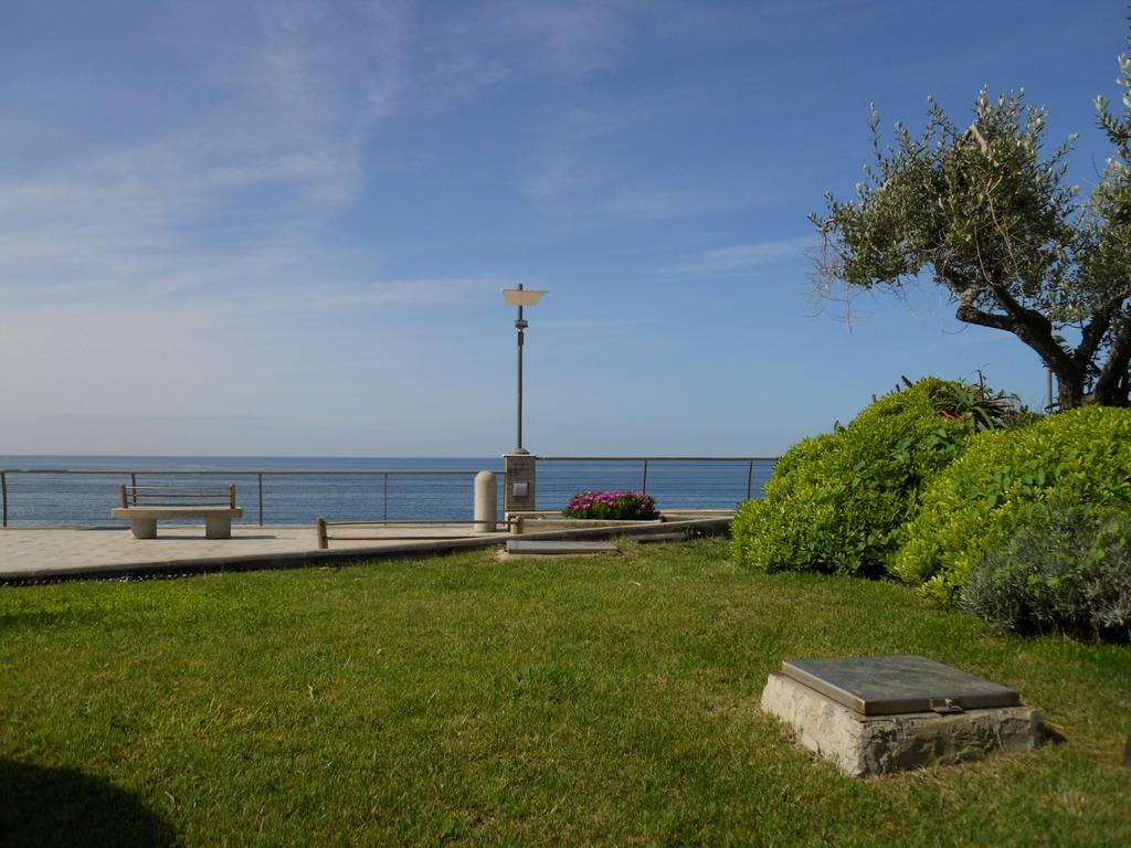Residence Hotel Kriss Deiva Marina Exterior foto