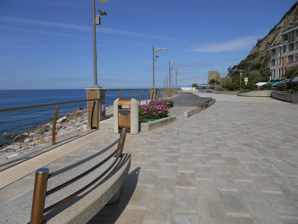 Residence Hotel Kriss Deiva Marina Exterior foto