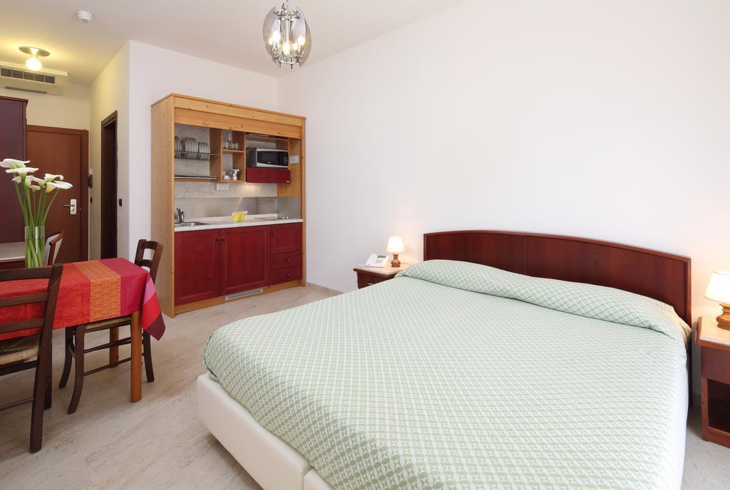 Residence Hotel Kriss Deiva Marina Exterior foto