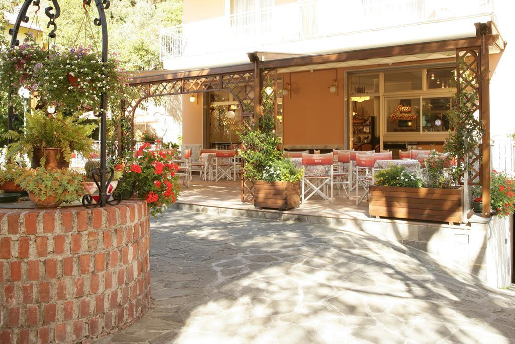 Residence Hotel Kriss Deiva Marina Exterior foto